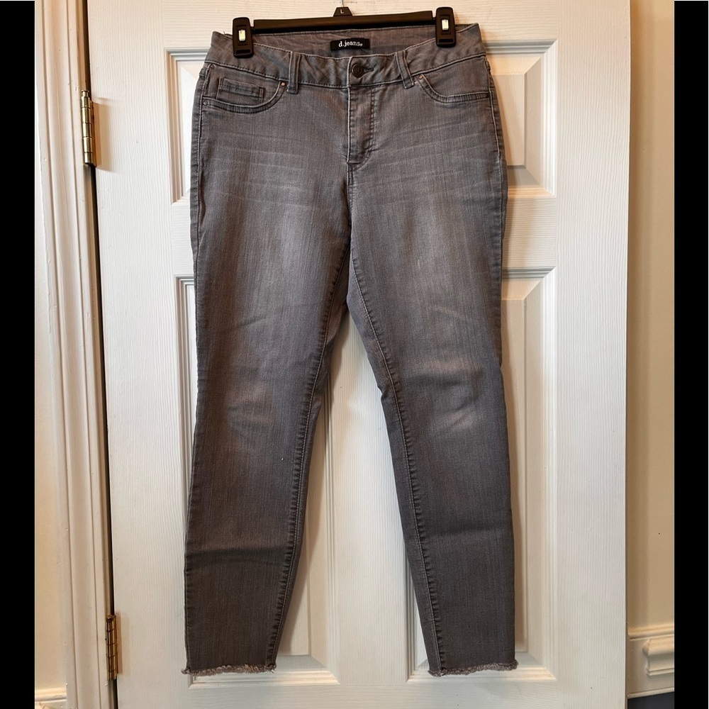 D. JEANS